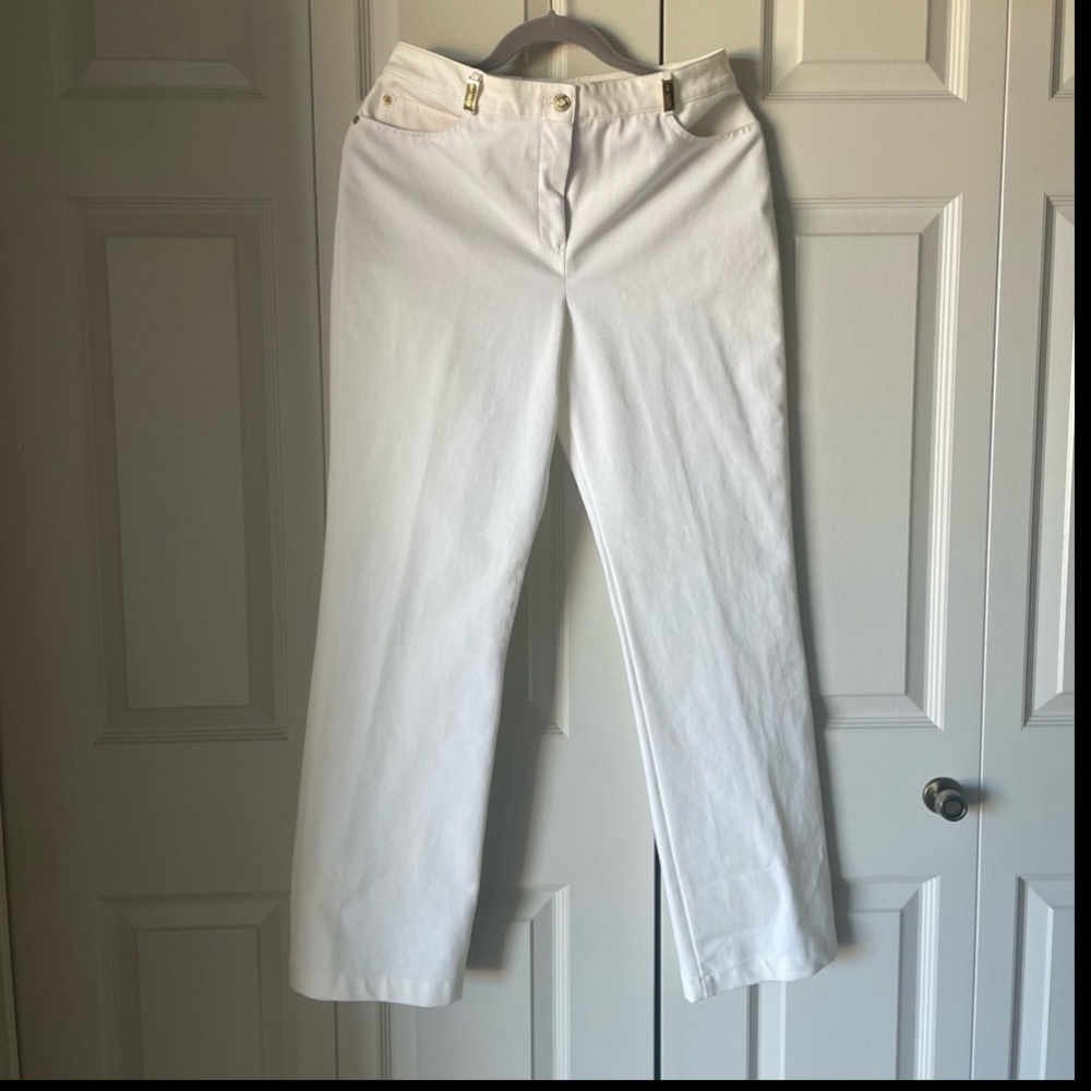 St John ~ White twill stretch jeans. Gold hardware. 5 pocket. Classy. Size 8